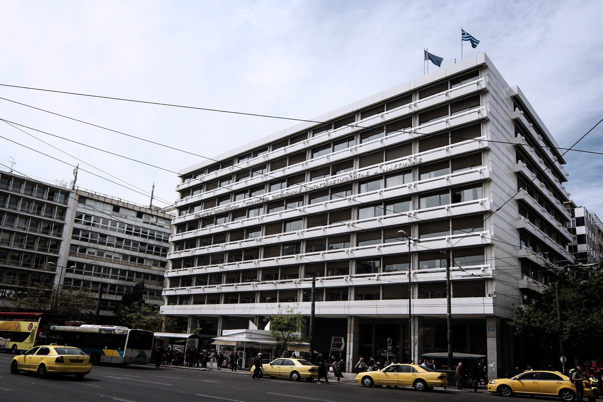 Ψηφίστηκαν οι διατάξεις που μονιμοποιούν τις κρατικές δημοσιεύσεις!